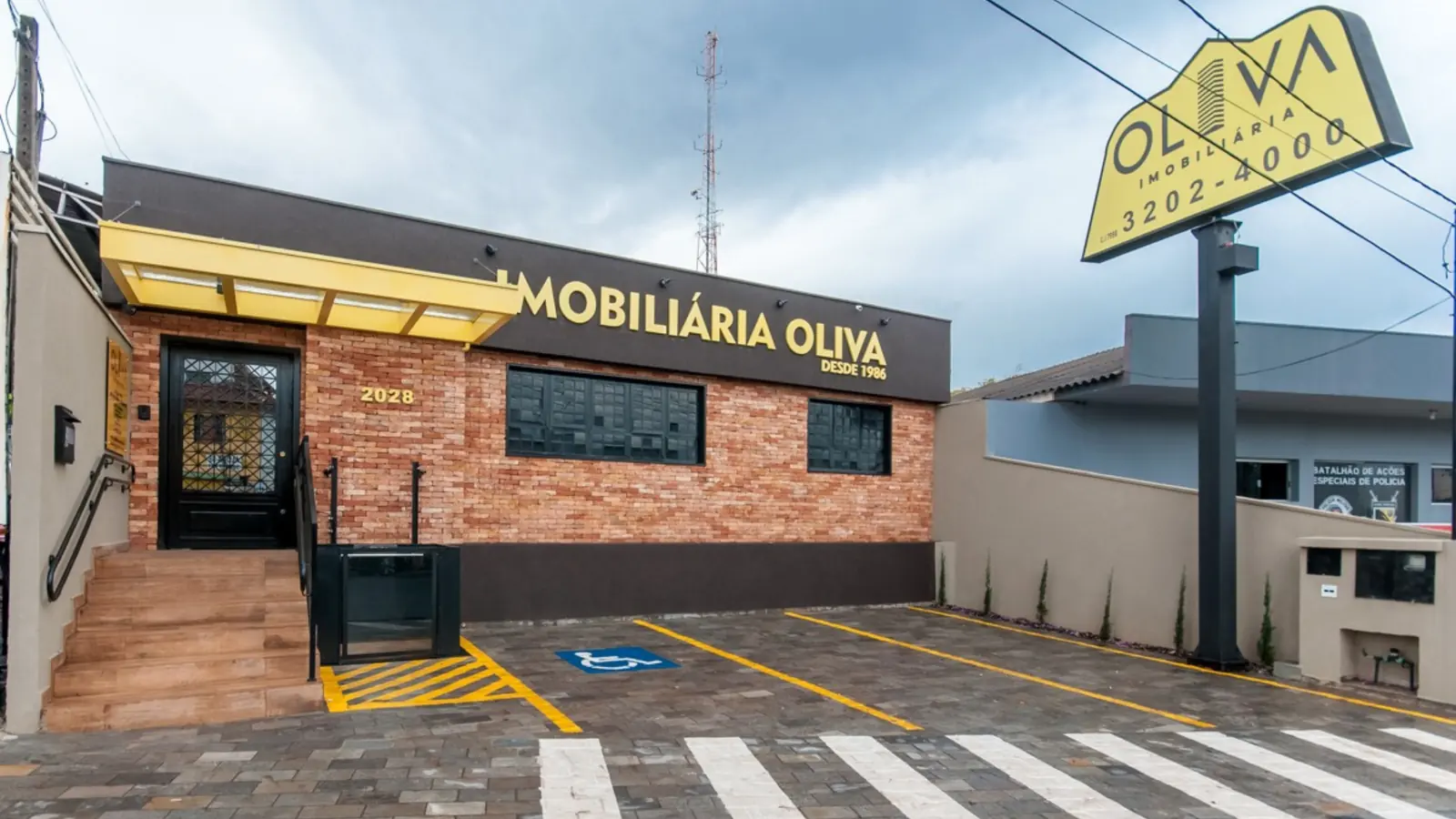 Fachada da Imobiliária Oliva na Avenida dos Estudantes, 2028, Vila Aeroporto, São José do Rio Preto